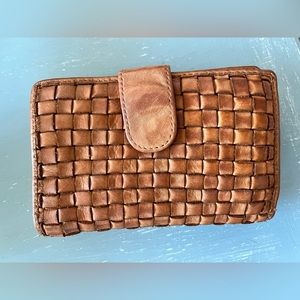 Women’s wallet.